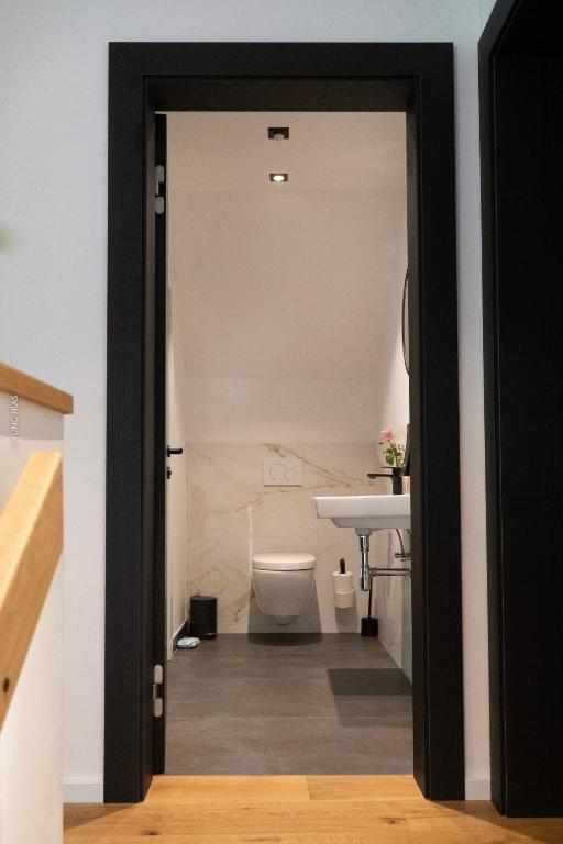Koupelna v ubytování Chalet Schmelz Huette mit Sauna und Garten