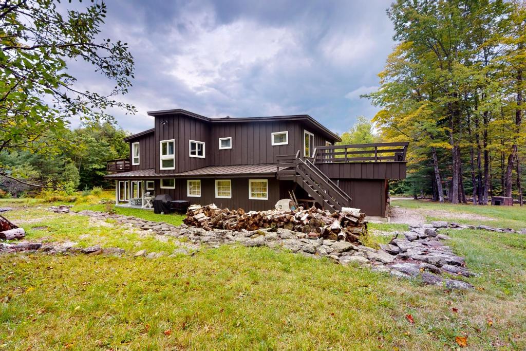 a large house with a gambrel roof at Hoot Owl Hollow in Jacksonville