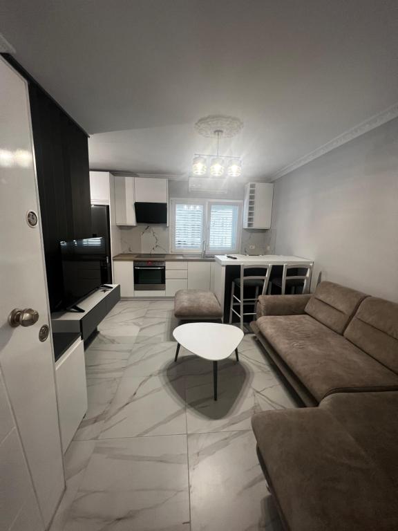 090 Center Apartment - Imazhi 5