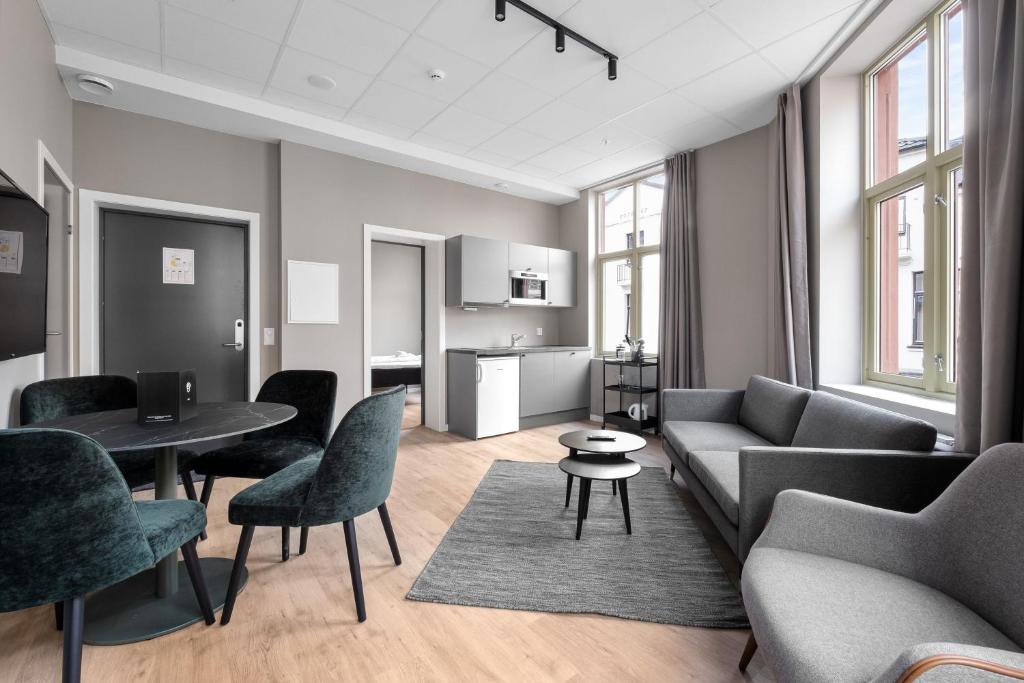 O zonă de relaxare la Forenom Serviced Apartments Drammen