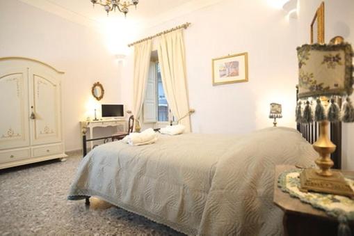 Le Scalelle B&B - Family Room With Balcony