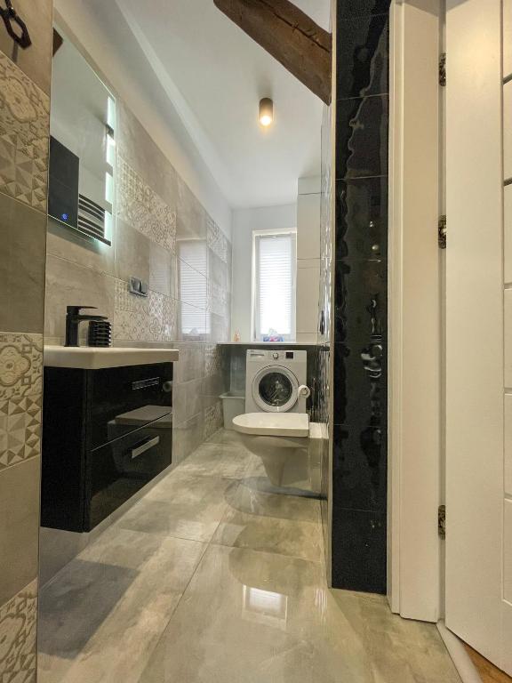 Long Attic Studio - 11