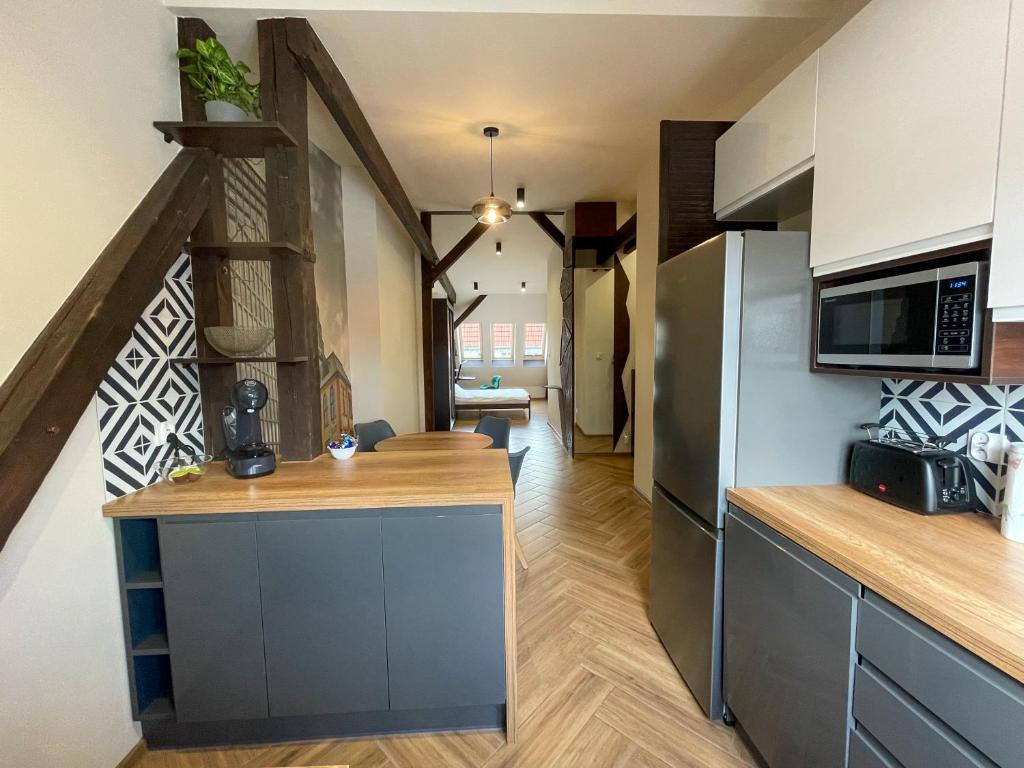 Long Attic Studio - 7