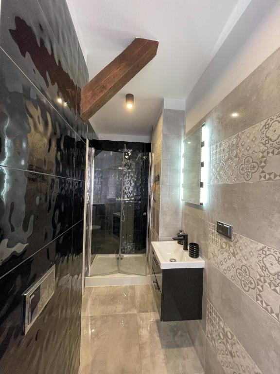 Long Attic Studio - 10