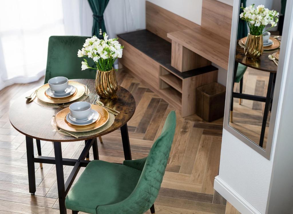 Posedenie v ubytovaní GLAM APARTMENTS Tęczowa 31A - Free Parking & WiFi