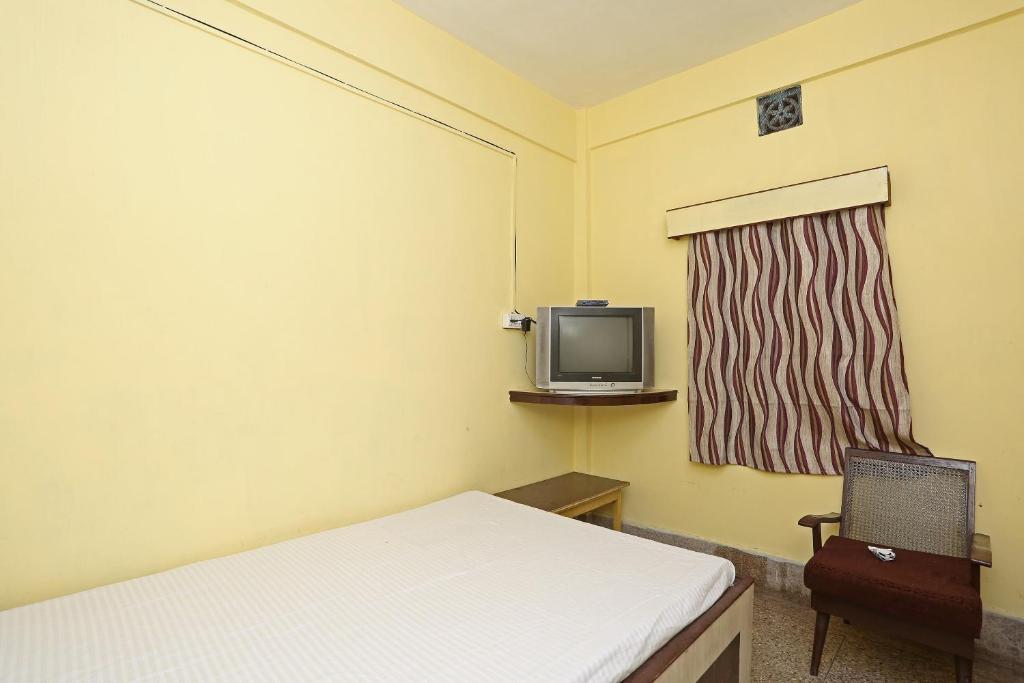 TV a/nebo společenská místnost v ubytování Hotel O Surya