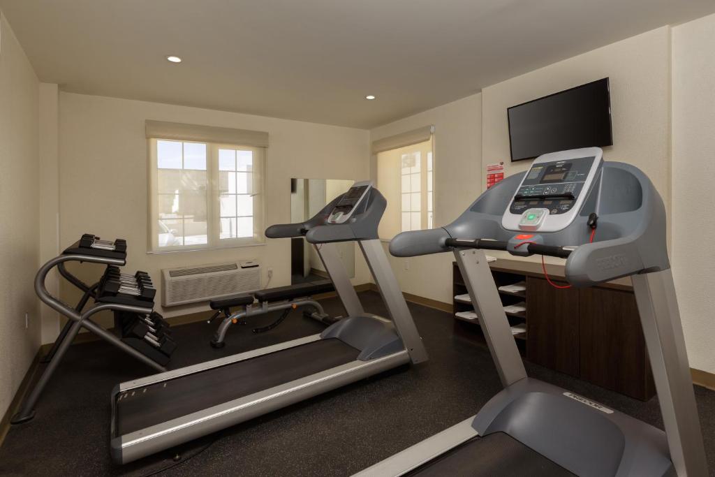 Fitness centrum a/nebo fitness zařízení v ubytování Extended Suites Saltillo Galerías
