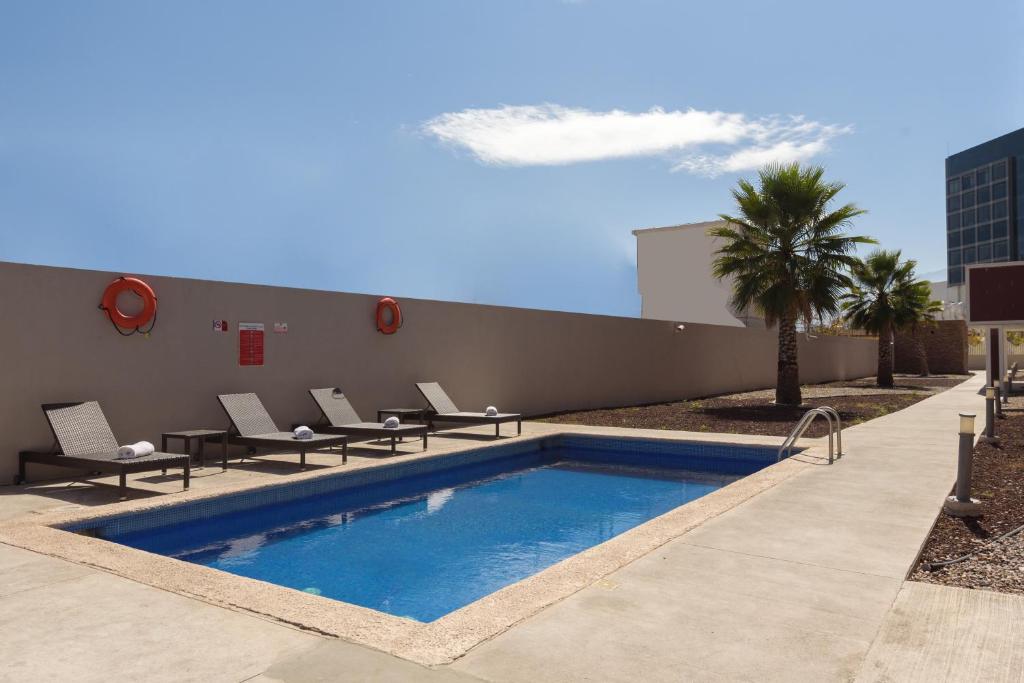 Bazén v ubytování Extended Suites Saltillo Galerías nebo v jeho okolí