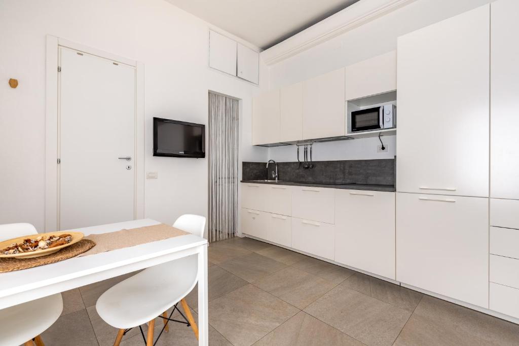 Kuchyňa alebo kuchynka v ubytovaní Cosy Studio with shared Terrace!