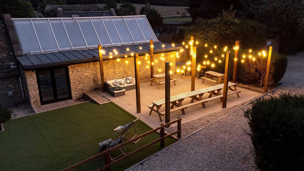 Cotswold Spa House - Country house retreat with indoor swimming pool and hot tub, ideal for large groups - Casa De Siete Dormitorios