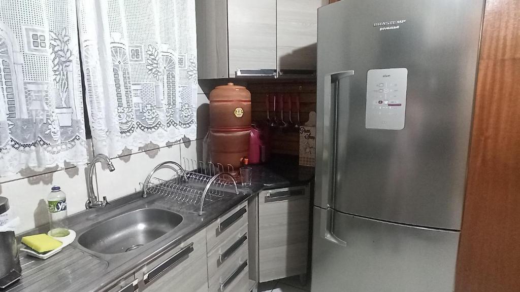 Casa a 100m da praia e a 800m do Beto Carrero - Casa De Dos Dormitorios