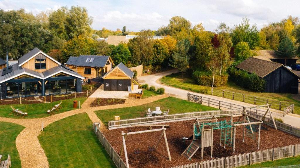 Laste mänguala majutusasutuses Coot Cottage - holiday house with fantastic lake views