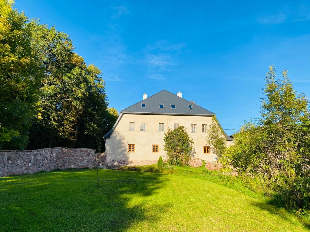 Fotografie z fotogalerie ubytování Zamek Sarny - Schloss Scharfeneck v destinaci Kladsko