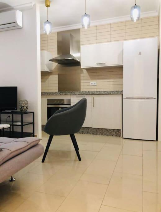 A kitchen or kitchenette at Nieves Viejas Apartamento Fresco con patio en Córdoba