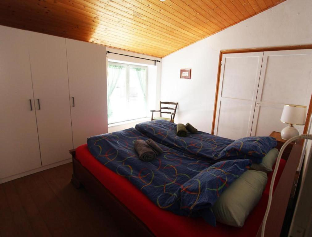 Postel nebo postele na pokoji v ubytování Camera in Casa Eva