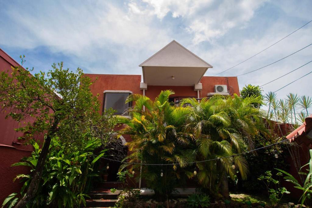 Edificio en el que se encuentra el hostal o pensión