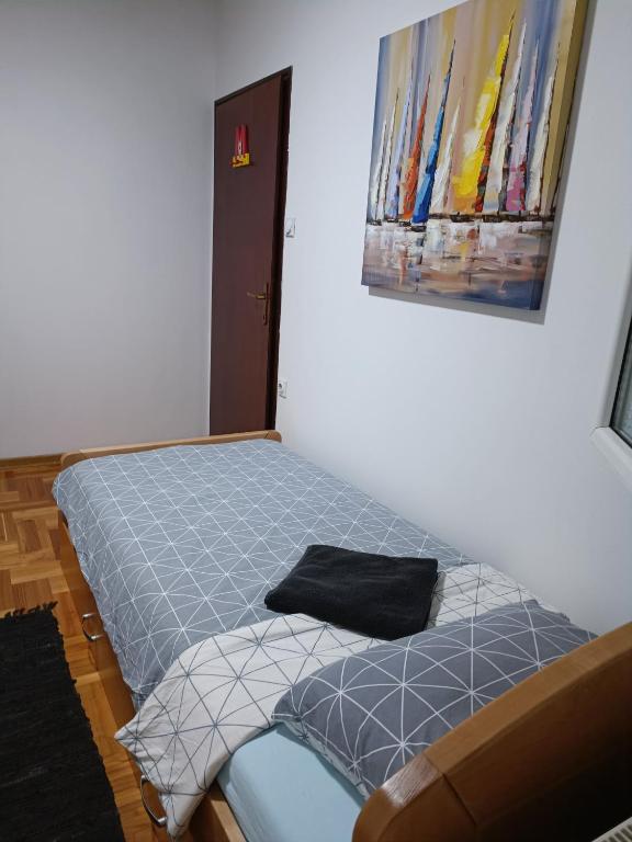 Postel nebo postele na pokoji v ubytování Serbian home with garden