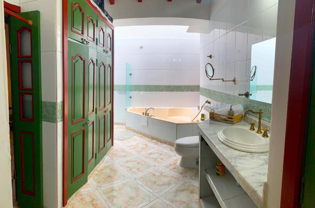 a bathroom with a tub and a toilet and a sink at CASA GEMMA in Guaduas