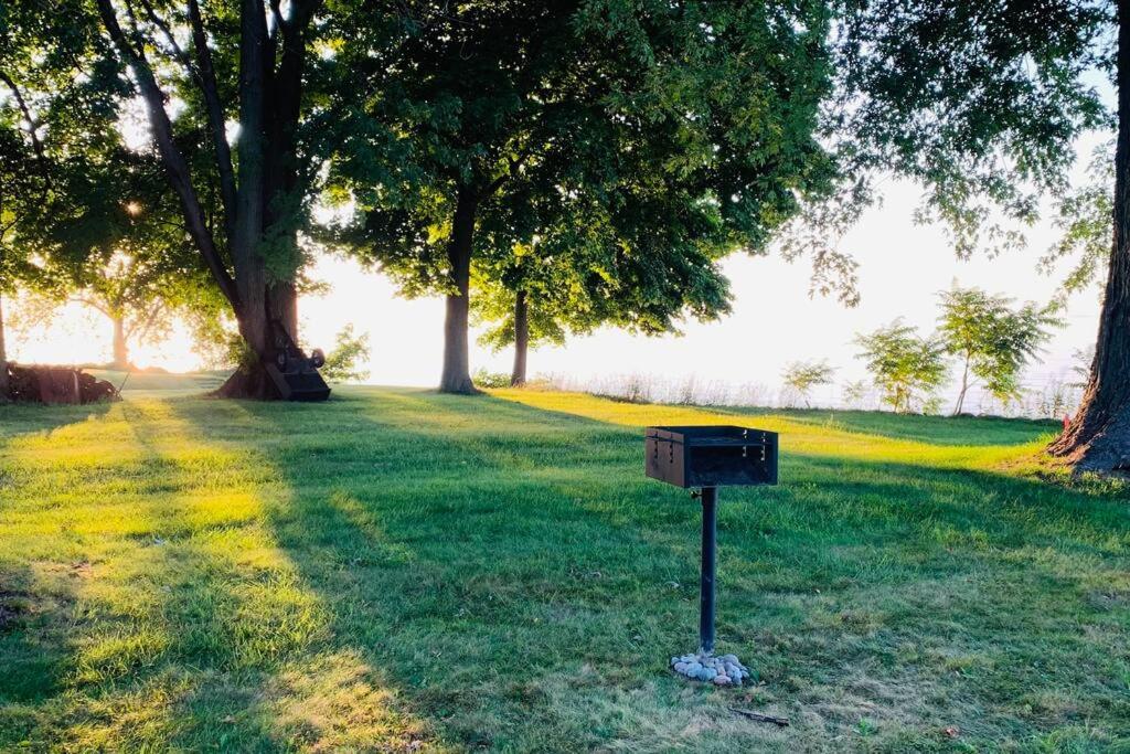 Lakefront Cottage w/ Private Beach Niagara, Ransomville (updated