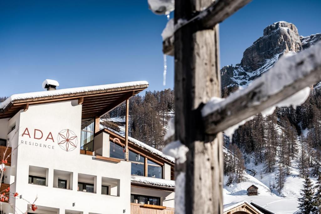 Nespecifikovaný výhled na hory nebo výhled na hory při pohledu z aparthotelu