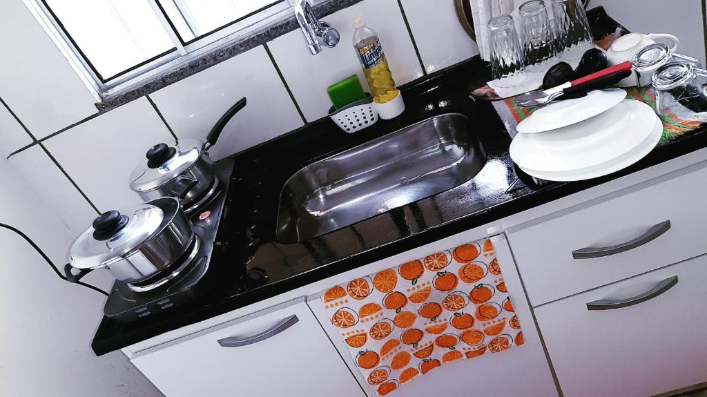 a kitchen counter top with a sink and a counter top at LoftStudio16 Próximo a Fiat a Br381 e Via expressa in Betim
