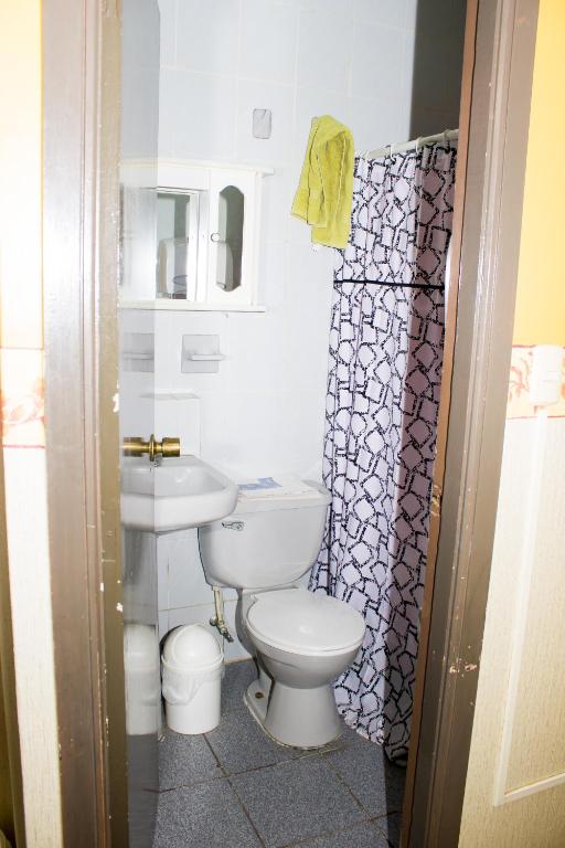 Koupelna v ubytování Hostal Residencia Blest Gana