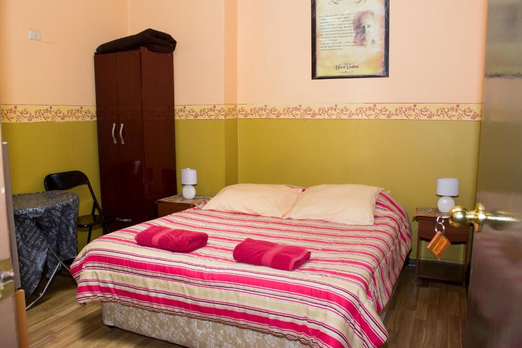 Postel nebo postele na pokoji v ubytování Hostal Residencia Blest Gana