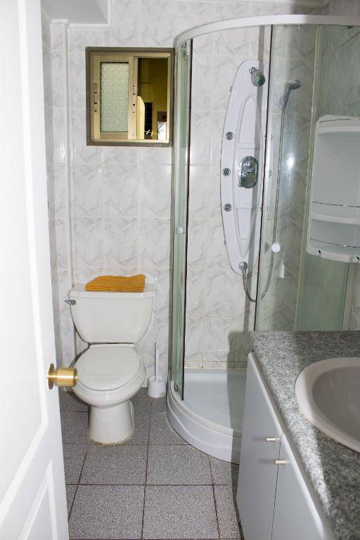Koupelna v ubytování Hostal Residencia Blest Gana