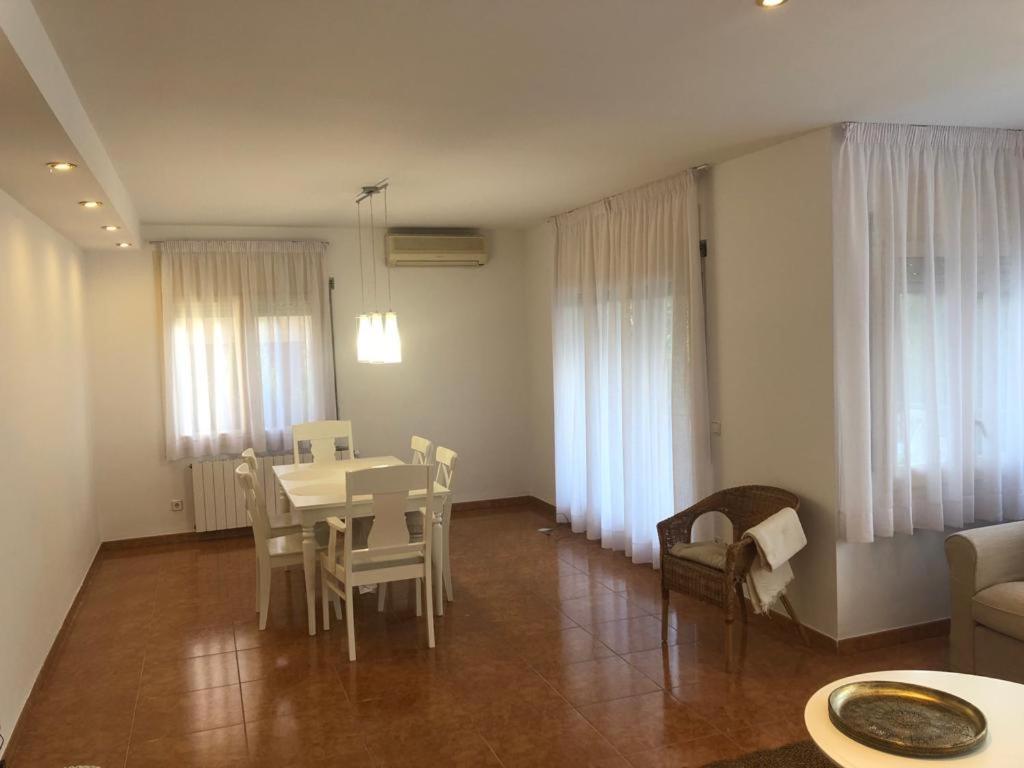 Posedenie v ubytovaní Casa Veuràs Girona - Montilivi