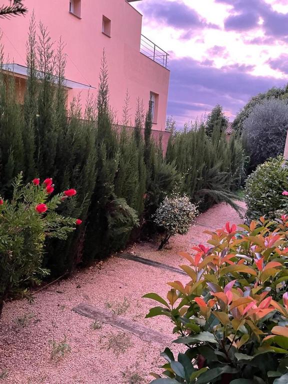 Vonkajšia záhrada v ubytovaní Casa Veuràs Girona - Montilivi