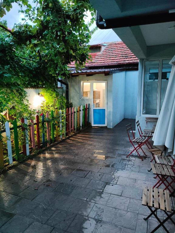 Balkón nebo terasa v ubytování iVAVev Is Us byTheSea Constanta