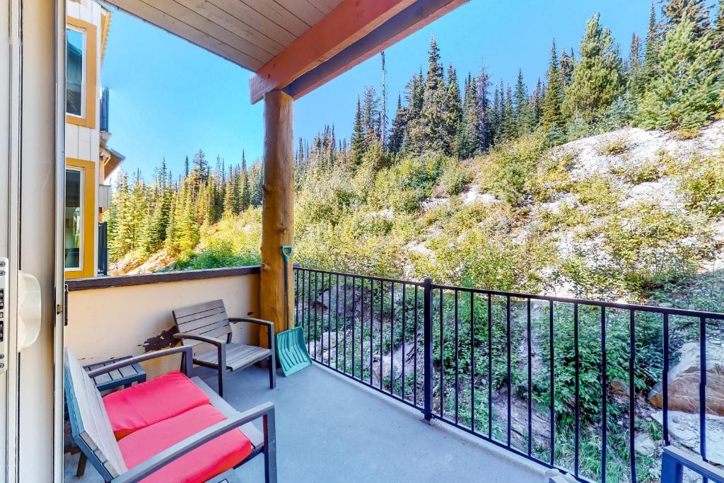 Moguls 814, Big White Updated 2023 Prices