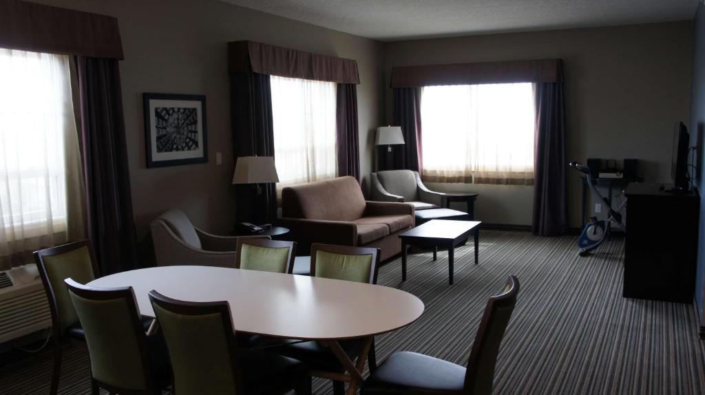 Posezení v ubytování Best Western PLUS Fort Saskatchewan Inn & Suites
