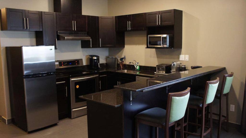 Kuchyň nebo kuchyňský kout v ubytování Best Western PLUS Fort Saskatchewan Inn & Suites