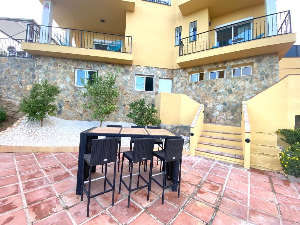 Balkón alebo terasa v ubytovaní Villa Vista Verde -Sea views -3 Bedrooms -Heated Pool