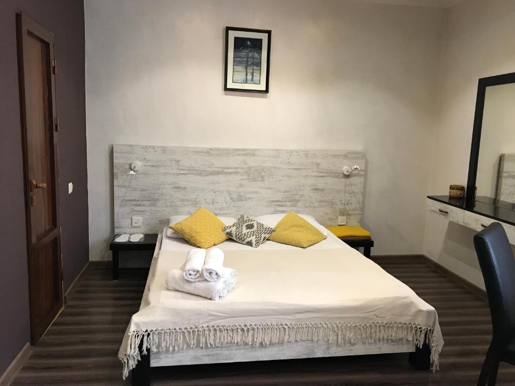 Postel nebo postele na pokoji v ubytování Guesthouse Aygestan