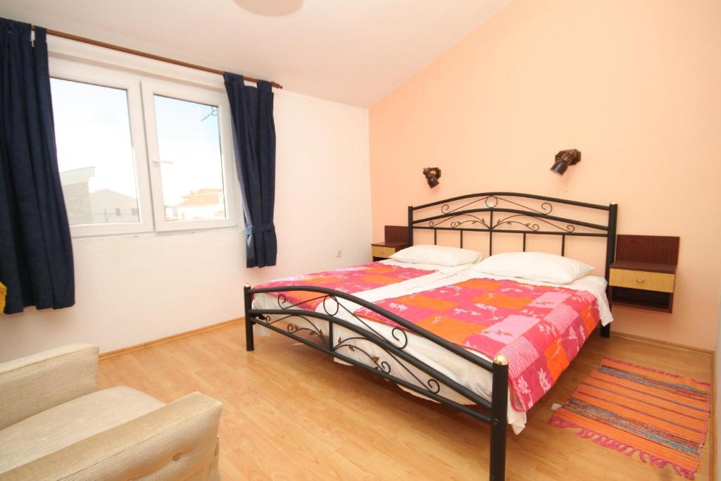 Posteľ alebo postele v izbe v ubytovaní Rooms by the sea Pasman - 8223