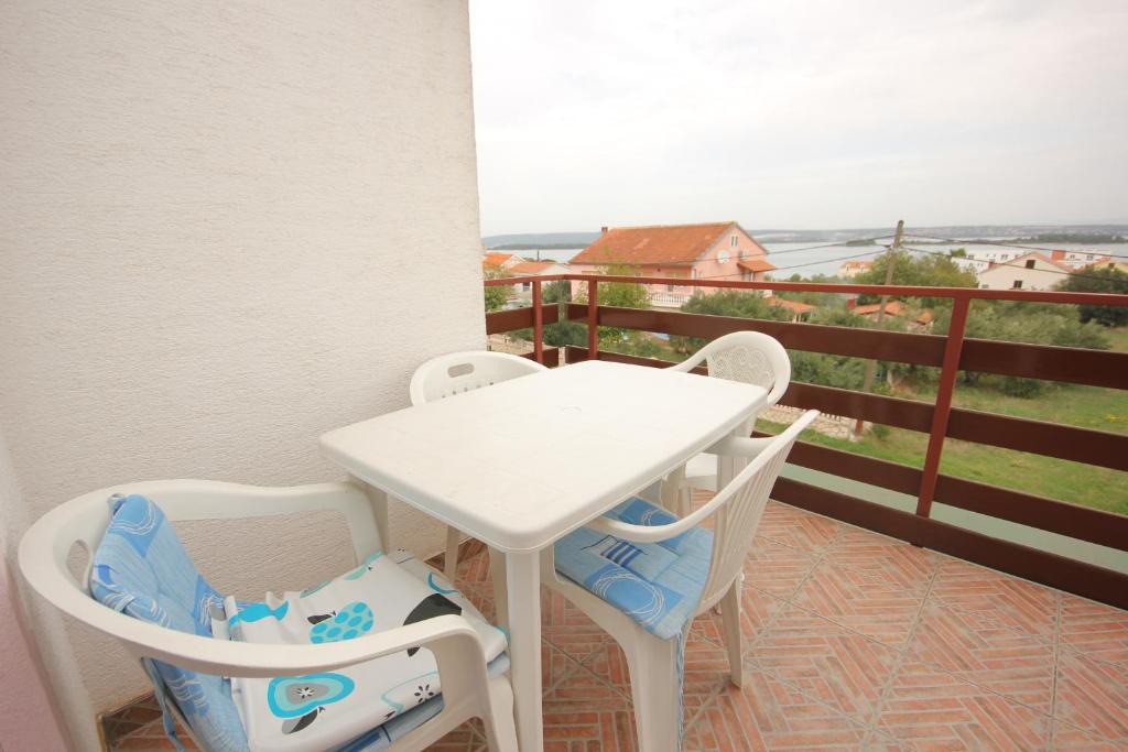 Balkon lub taras w obiekcie Apartments with a parking space Kraj, Pasman - 8502