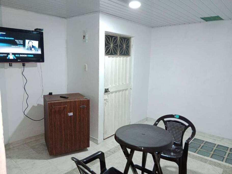 TV a/nebo společenská místnost v ubytování Hermoso apartamento independiente para pareja