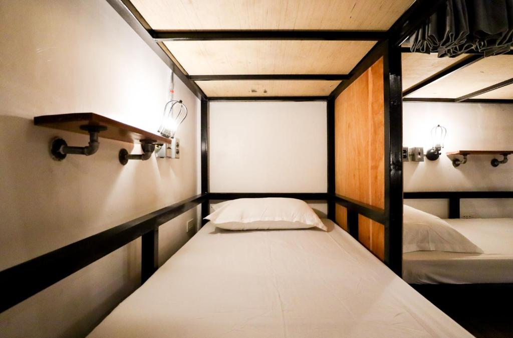 Uma cama ou camas num quarto em Ocean Breeze Hostel by Daily Sweet