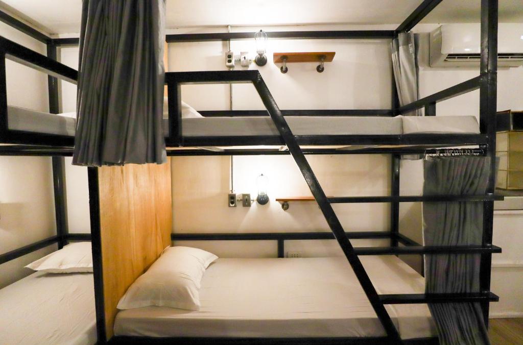 Uma cama ou camas num quarto em Ocean Breeze Hostel by Daily Sweet