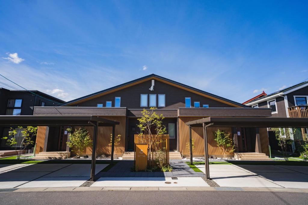 a house with a gate in front of it at マークヴィラ諏訪湖 siteA in Shimo-suwa