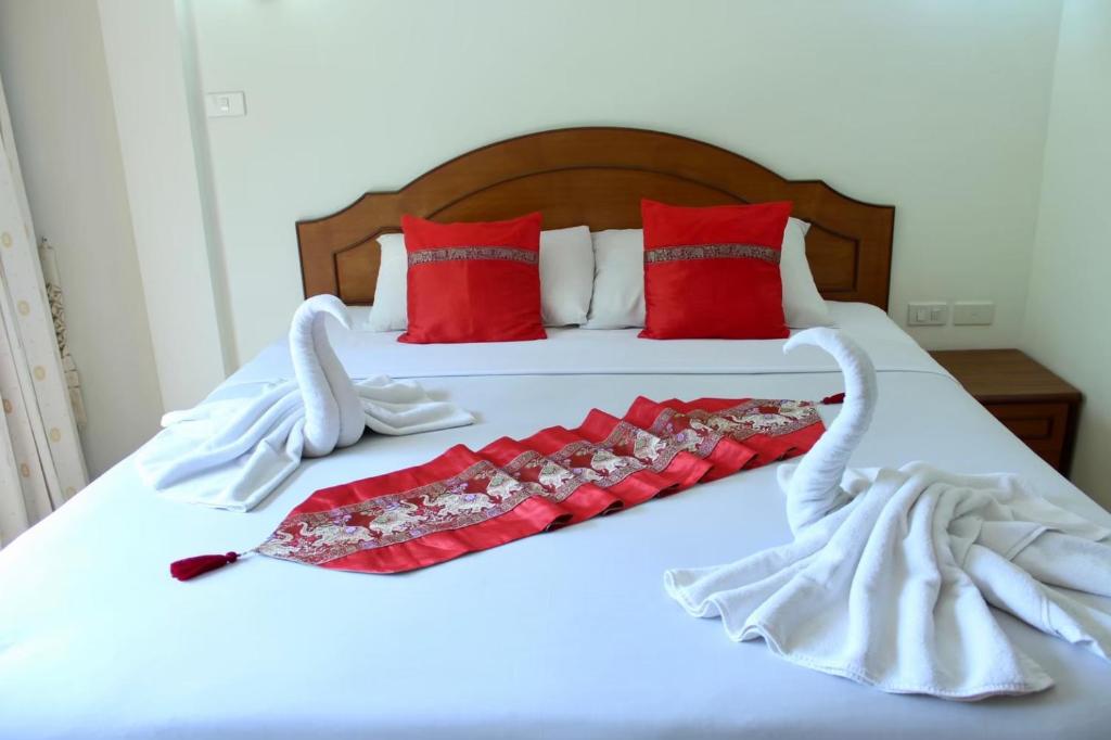 Postel nebo postele na pokoji v ubytování Kata View Guest House