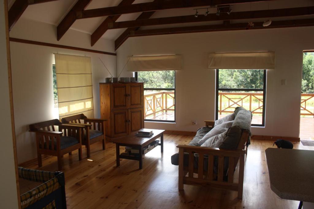 Posezení v ubytování Fijnbosch Cottage and Camping