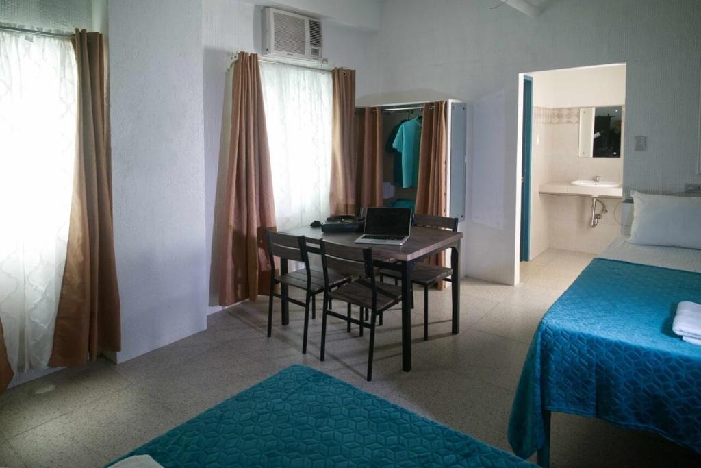 Postel nebo postele na pokoji v ubytování 1001 Nights Boutique Inn