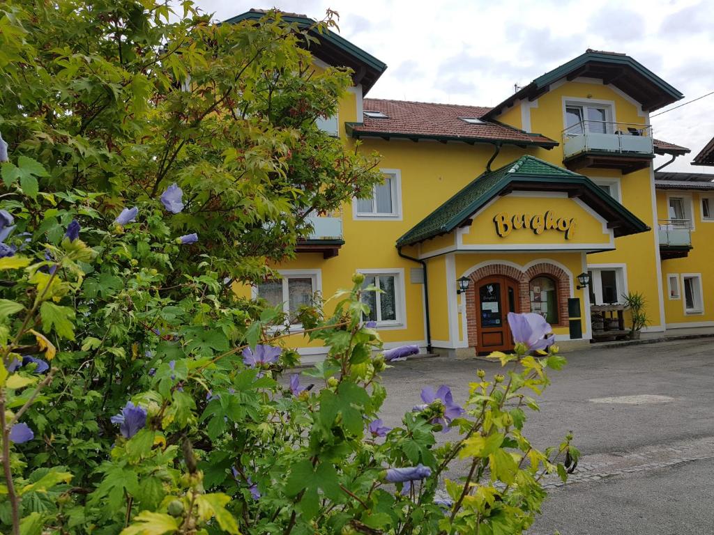 The building in which a szállodákat is located