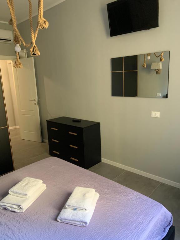 Łóżko lub łóżka w pokoju w obiekcie San Felice Apartment