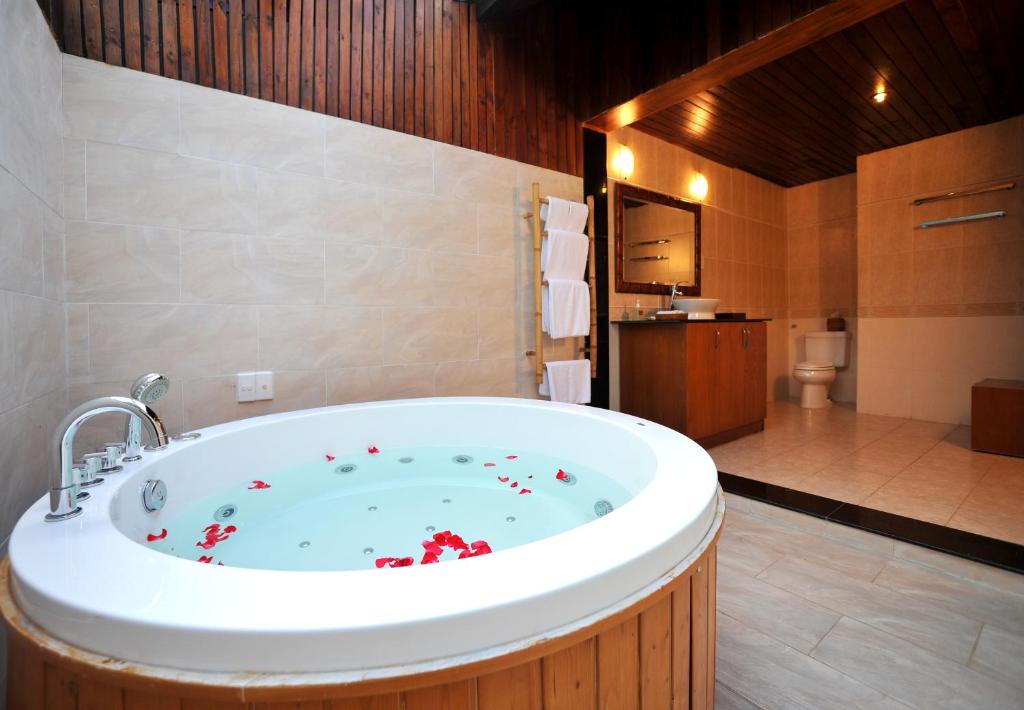 Bungalow với Bể sục và Tầm nhìn ra Biển