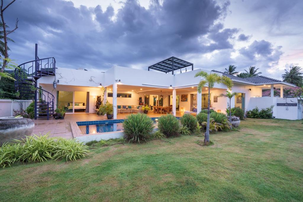 Peaks and Beaches, Pool villa. - Housity