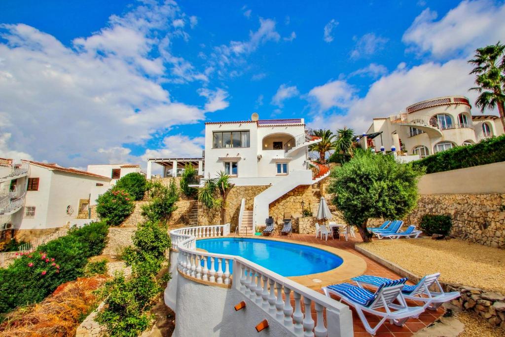 Bazén v ubytovaní Blanca - vacation villa with panoramic sea views and private pool in Benissa alebo v jeho blízkosti